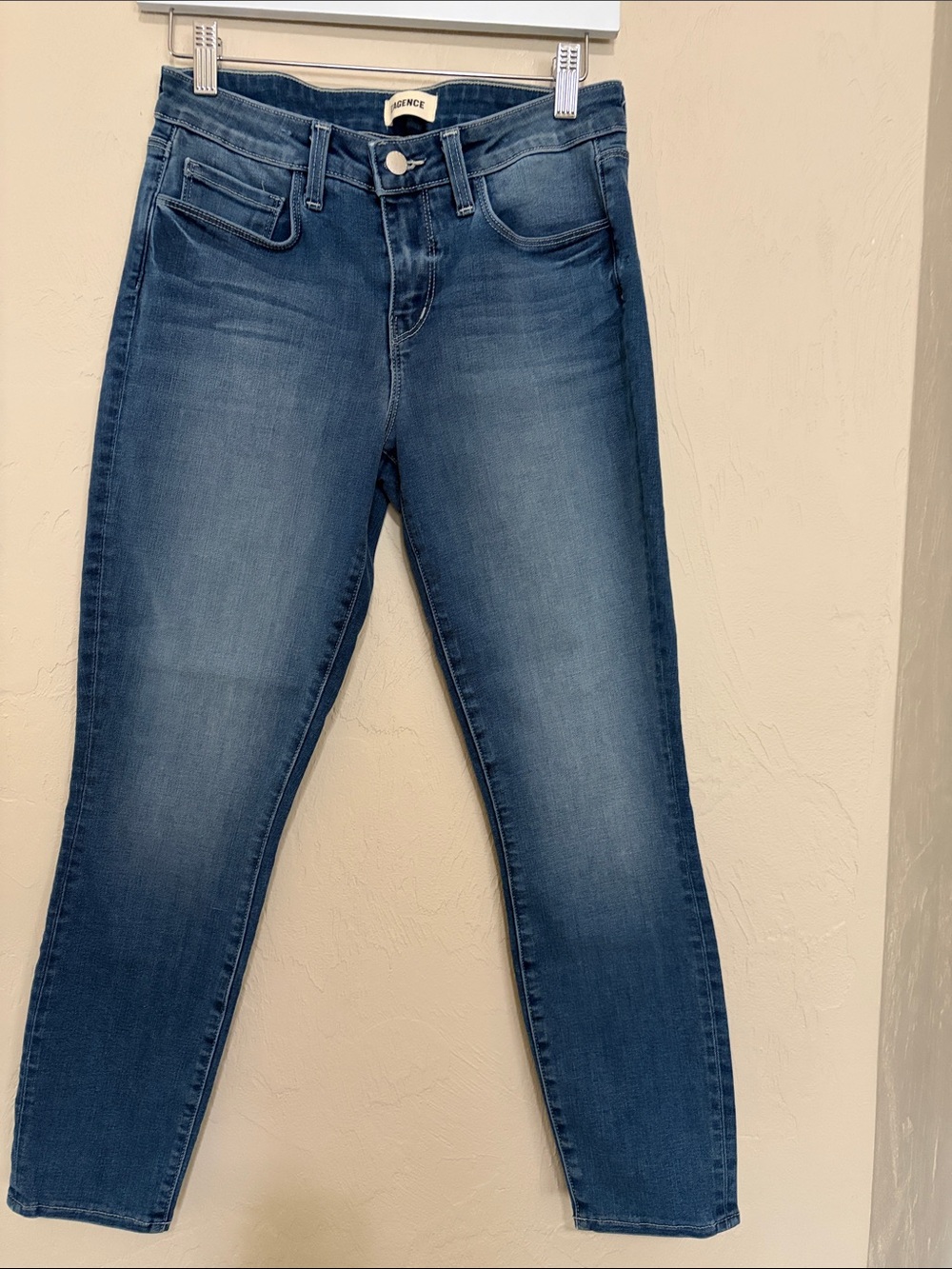 L’Agence Low Rise Skinny Jeans. Sz 26. Excellent Condition.